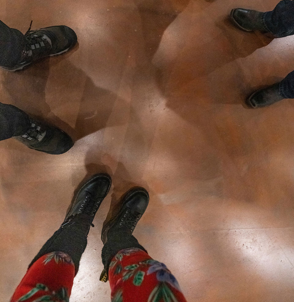 Pictures of feet in a circle