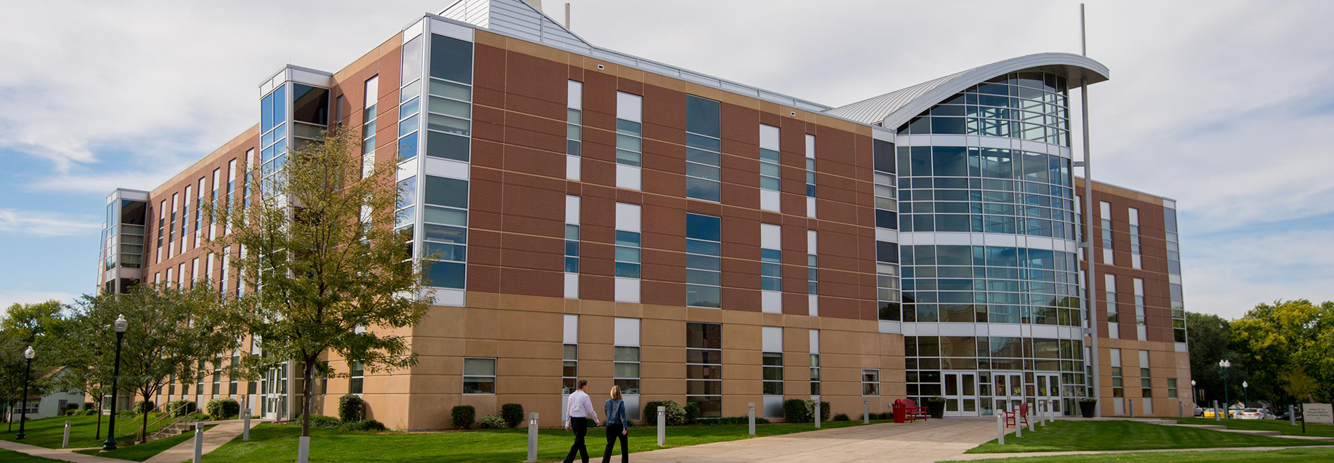 Lee Med building exterior photo in the fall