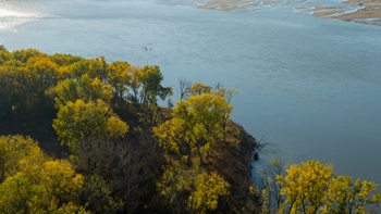 An aerial photo of the Missouri River.