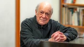 Pianist Victor Rosenbaum, sitting at a piano. Pianist Victor Rosenbaum, sitting at a piano.