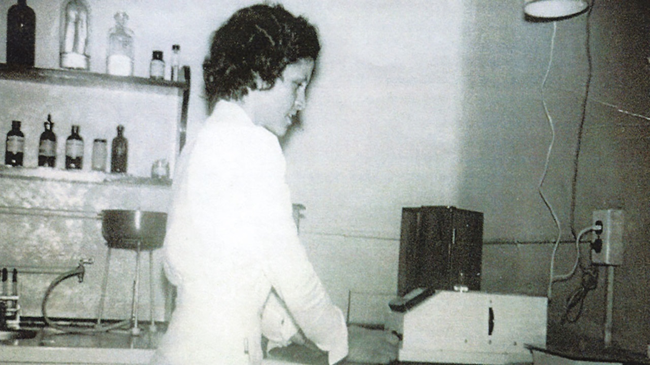 A black and white photo of Marilyn Rose in the lab. A black and white photo of Marilyn Rose in the lab.