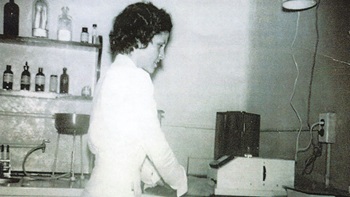 A black and white photo of Marilyn Rose in the lab.