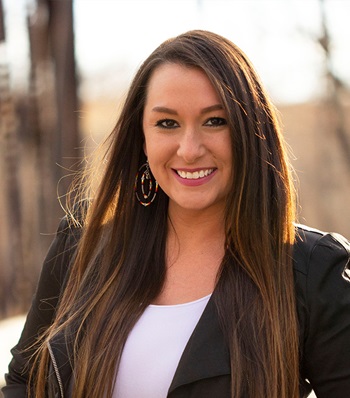 Success story Dawn Marie Johnson smiling.