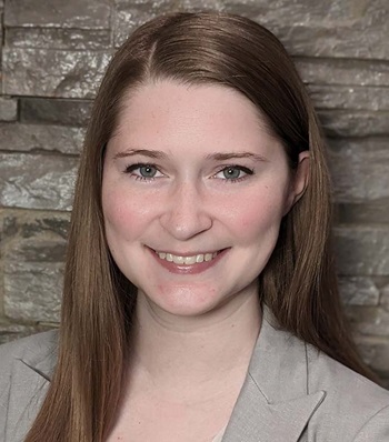 Success story Gabrielle Metzger smiling.
