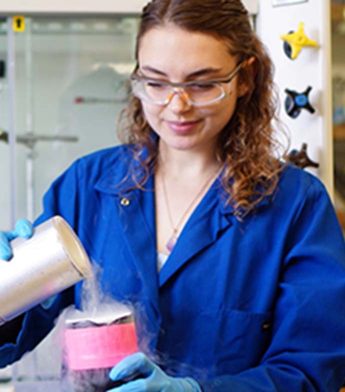 Success story Jade Fostvedt smiling.