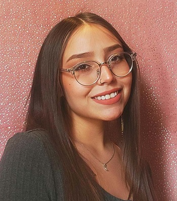 Success story Lacey Mae McLouth smiling.