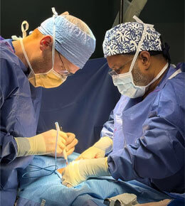 SSOM surgery resident Dr. Christian Tobin ‘23 performs surgery with Dr. Thambi in Guatemala.