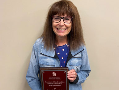 Mary Jo Olson with her award