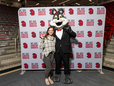Nicole Bell '23, '22 poses with Charlie Coyote.