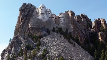 Mount Rushmore on a clear, sunny day